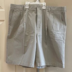 Gap Men's Relaxed Fit Pleated Twill Shorts - New in Package